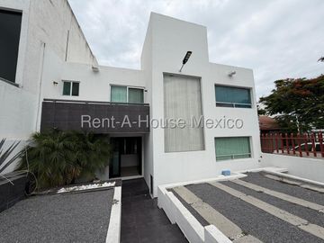 Casa en Venta, Real de Juriquilla, 193m2, Amplios espacios y excelente iluminación natural, 3 rec 2.5 baños, jardín privado con asador, Gran ubicación