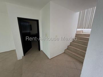 Casa en Venta, Real de Juriquilla, 193m2, Amplios espacios y excelente iluminación natural, 3 rec 2.5 baños, jardín privado con asador, Gran ubicación