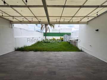 Casa en Venta, Real de Juriquilla, 193m2, Amplios espacios y excelente iluminación natural, 3 rec 2.5 baños, jardín privado con asador, Gran ubicación