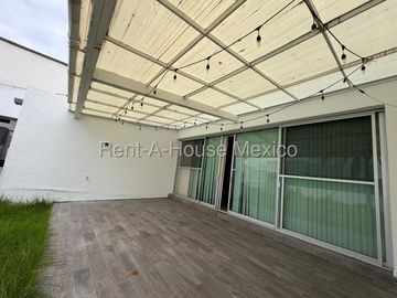 Casa en Venta, Real de Juriquilla, 193m2, Amplios espacios y excelente iluminación natural, 3 rec 2.5 baños, jardín privado con asador, Gran ubicación