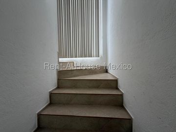 Casa en Venta, Real de Juriquilla, 193m2, Amplios espacios y excelente iluminación natural, 3 rec 2.5 baños, jardín privado con asador, Gran ubicación