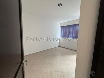 Casa en Venta, Real de Juriquilla, 193m2, Amplios espacios y excelente iluminación natural, 3 rec 2.5 baños, jardín privado con asador, Gran ubicación