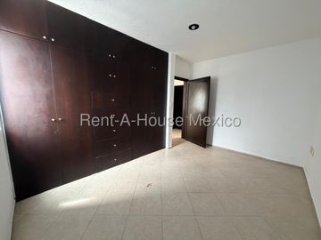 Casa en Venta, Real de Juriquilla, 193m2, Amplios espacios y excelente iluminación natural, 3 rec 2.5 baños, jardín privado con asador, Gran ubicación