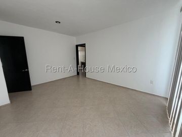 Casa en Venta, Real de Juriquilla, 193m2, Amplios espacios y excelente iluminación natural, 3 rec 2.5 baños, jardín privado con asador, Gran ubicación