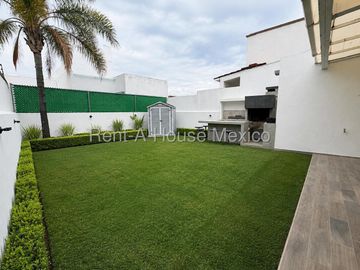 Casa en Venta, Real de Juriquilla, 193m2, Amplios espacios y excelente iluminación natural, 3 rec 2.5 baños, jardín privado con asador, Gran ubicación