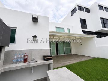Casa en Venta, Real de Juriquilla, 193m2, Amplios espacios y excelente iluminación natural, 3 rec 2.5 baños, jardín privado con asador, Gran ubicación