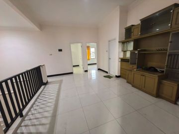 Dijual Rumah di CLuster Sapphire Pondok Hijau Golf Gading Serpong, Tangerang
