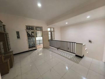 Dijual Rumah di CLuster Sapphire Pondok Hijau Golf Gading Serpong, Tangerang