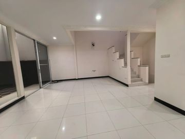 Dijual Rumah di CLuster Sapphire Pondok Hijau Golf Gading Serpong, Tangerang
