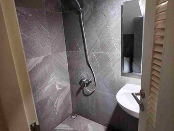 Dijual Rumah 3lt lokasi strategis, dekat tol Full Bangunan Puri 11 Residen Karang Tengah Tangerang