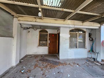 Dijual Cepat Rumah Tua Dekat Mal Kelapa Gading, Bebas Banjir, Row Jalan 2 Mobil