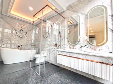RUMAH MEWAH BARU RENOVASI FULL MARMER SHM 2 LANTAI BRAND NEW FURNISHED  VILLA KELAPA GADING