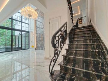RUMAH MEWAH BARU RENOVASI FULL MARMER SHM 2 LANTAI BRAND NEW FURNISHED  VILLA KELAPA GADING