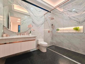 RUMAH MEWAH BARU RENOVASI FULL MARMER SHM 2 LANTAI BRAND NEW FURNISHED  VILLA KELAPA GADING