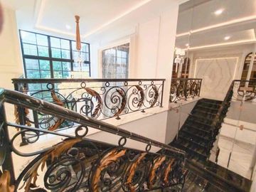 RUMAH MEWAH BARU RENOVASI FULL MARMER SHM 2 LANTAI BRAND NEW FURNISHED  VILLA KELAPA GADING