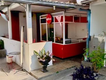OVER KONTRAK BEKAS RESTORAN / COFFEE SHOP LOKASI STRATEGIS DI JL.PONDOK CABE RAYA, LALU LINTAS RAMAI BAGUS UNTUK USAHA