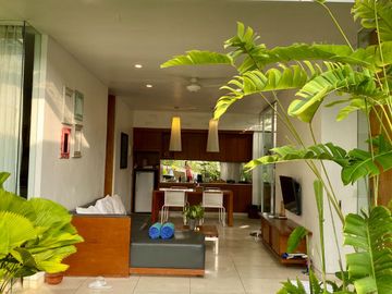 Villa Mewah Uluwatu Bali, Private Villa Dijual Lokasi Premium. baru selesai renovasi, SHM ada di pink zone. bagus untuk investasi ROI tinggi