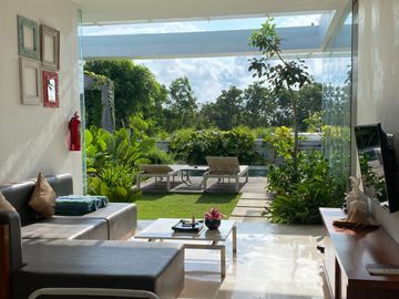Villa Mewah Uluwatu Bali, Private Villa Dijual Lokasi Premium. baru selesai renovasi, SHM ada di pink zone. bagus untuk investasi ROI tinggi