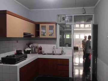 Di Jual Rumah Mewah di Perumahan Bukit Permai siap Huni baru selesai renovasi diLengkapi dengan kolam renang. Lingkungan asri dan nyaman