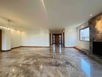 Casa LUJO  ALQUILER 5 dormitorios+estudio+servicio CUMBAYÁ La Viña