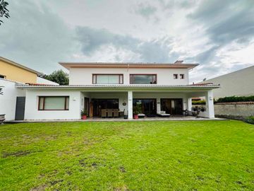 Casa LUJO  ALQUILER 5 dormitorios+estudio+servicio CUMBAYÁ La Viña