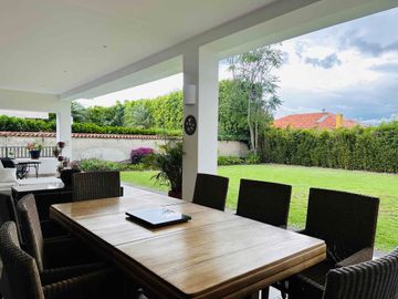 Casa LUJO  ALQUILER 5 dormitorios+estudio+servicio CUMBAYÁ La Viña