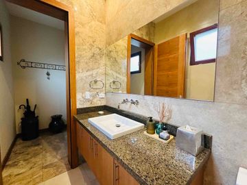 Casa LUJO  ALQUILER 5 dormitorios+estudio+servicio CUMBAYÁ La Viña