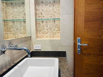 Casa LUJO  ALQUILER 5 dormitorios+estudio+servicio CUMBAYÁ La Viña