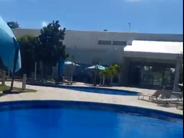 LAGOS DEL SOL EN CANCUN Casa en CONDOMINIO RESIDENCIAL, EXCELENTE UBICACIÓN a tan sólo 12 minutos de la Playa, a solo 5 minutos del Aeropuerto Interna