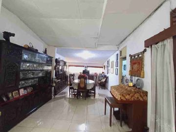 Update Harga 
4-246 TERMURAH DIJUAL RUMAH LAMA SIAP HUNI  HITUNG TANAH DI CIPETE SELATAN, CILANDAK, JKT SELATAN.