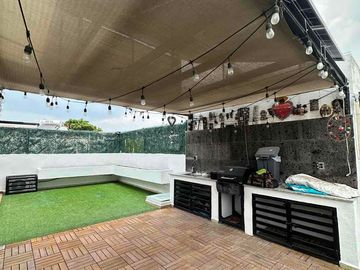 Casa con Roof garden asador y jacuzzi