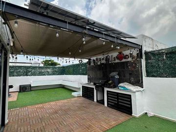 Casa con Roof garden asador y jacuzzi
