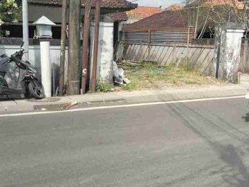 DI JUAL TANAH PINGGIR JLN UTAMA ISI BANGUNAN RUMAH LAMA HITUNG JUAL TANAH SAJA
