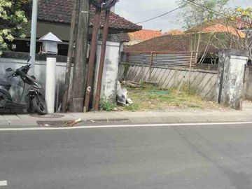 DI JUAL TANAH PINGGIR JLN UTAMA ISI BANGUNAN RUMAH LAMA HITUNG JUAL TANAH SAJA