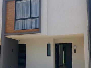 CASA AMUEBLADA EN RENTA EN TOLUCA CERCA DEL AEROPUERTO Y PARQUE INDUSTRIAL 2000