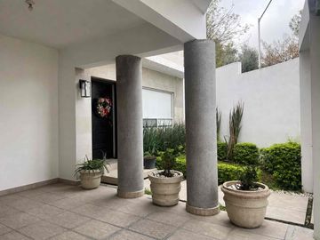 Casa en Renta amueblada y equipada en Pedregal de la Huasteca Santa Catarina Nuevo León