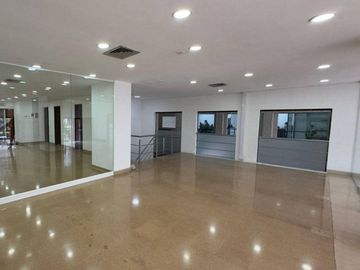 Local en Arriendo en Milla de Oro, Poblado Medellín Antioquia