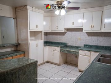 Local comercial en venta | Edificio de dos niveles, punto estratégico | Zona Centro, Ensenada