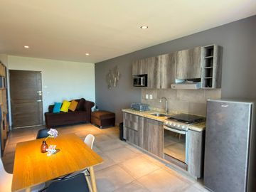DEPARTAMENTO FLEX AMUEBLADO EN RENTA LEON GTO ZONA NORTE CON ROOF GARDEN PRIVADO A 5 MIN DEL PARQUE LOS CÁRCAMOS.