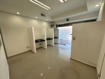 Local comercial en Renta $7,300.00 en Plaza Bonita, sobre Av. México en Guadalajara