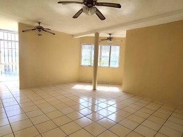 Local Comercial u Oficinas en Renta | Colinas de Santa Julia | Esquina | Cerca de Soriana Río Mayo