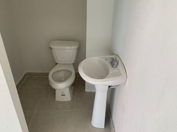 Local Comercial 40 m2 en Renta Av. Heberto Castillo Garcia, N.L. 2o. Piso