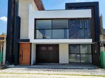 CASA EN VENTA EN LOMAS DE ANGELOPOLIS, PUEBLA