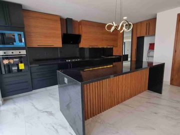 CASA EN VENTA EN LOMAS DE ANGELOPOLIS, PUEBLA