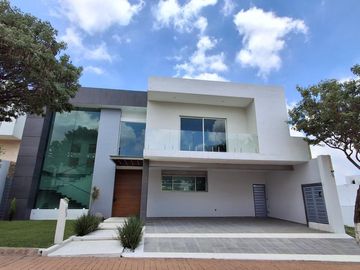 Casa nueva de 550 m2, en venta, alberca, jardín y seguridad en Fracc. Mascareño