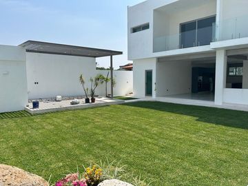 Casa nueva de 550 m2, en venta, alberca, jardín y seguridad en Fracc. Mascareño