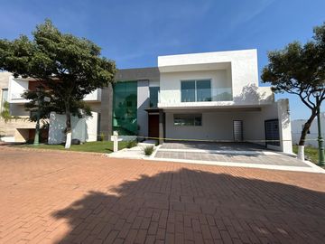 Casa nueva de 550 m2, en venta, alberca, jardín y seguridad en Fracc. Mascareño