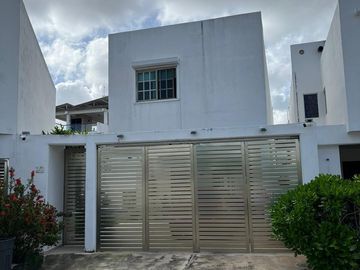 Casa en Venta en Isla Azul | Alberca con Jacuzzi | Casa Inteligente | Totalmente Remodelada