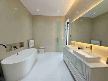 DIJUAL VILLA MEWAH BERAWA, CANGGU,KUTA UTARA