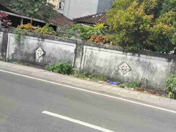 Tanah pinggir jalan raya dekat Canggu bonusan bangunan jalan tuka dalung Mengwi bali